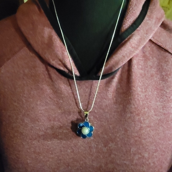 FLOWER necklaces - Picture 3 of 10